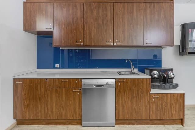 Kantoor te huur in La Moraleja, Alcobendas met garage - € 135 (Ref: 9810771)