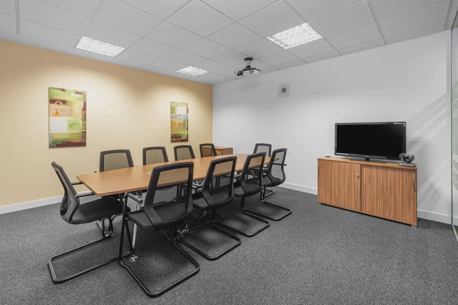 Office for rent in La Moraleja with garage - € 135 (Ref: 9810771)