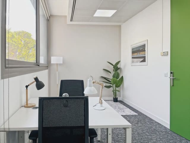 Toimisto vuokrattavana paikassa El Prat de Llobregat mukana 
autotalli - 125 € (Ref: 9810777)