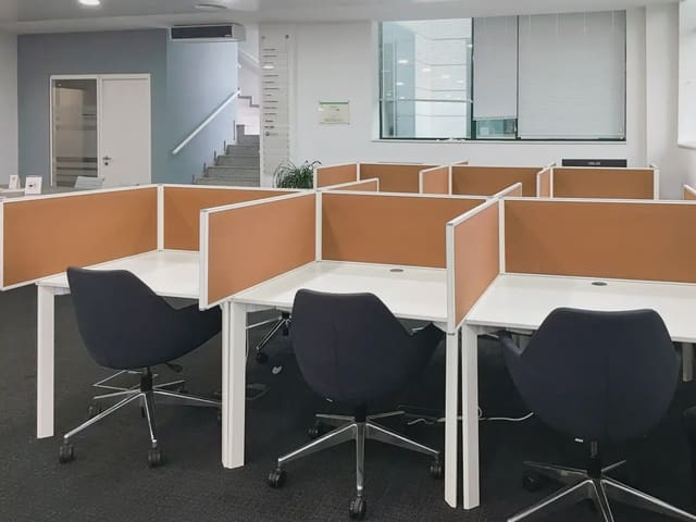 Toimisto vuokrattavana paikassa El Prat de Llobregat mukana 
autotalli - 125 € (Ref: 9810777)