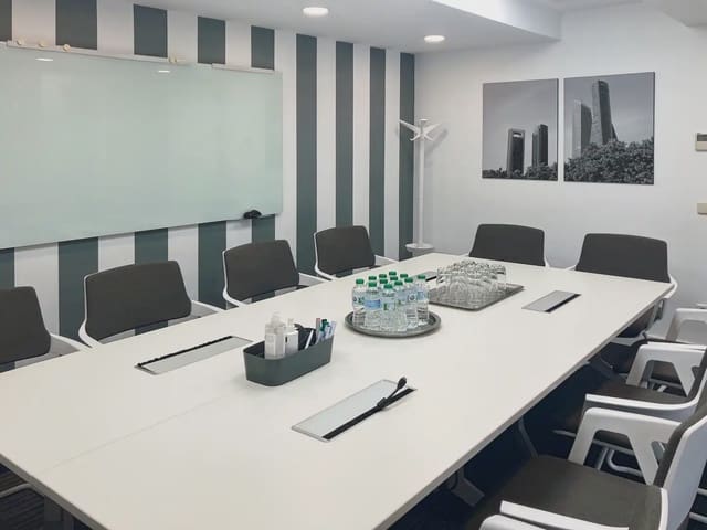 Office for rent in Castillejos, Madrid city with garage - € 149 (Ref: 9810782)