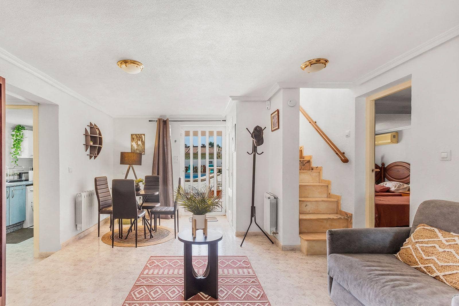 4 soveværelse Villa til salg i Torrevieja med swimmingpool garage - € 499.000 (Ref: 10004122)