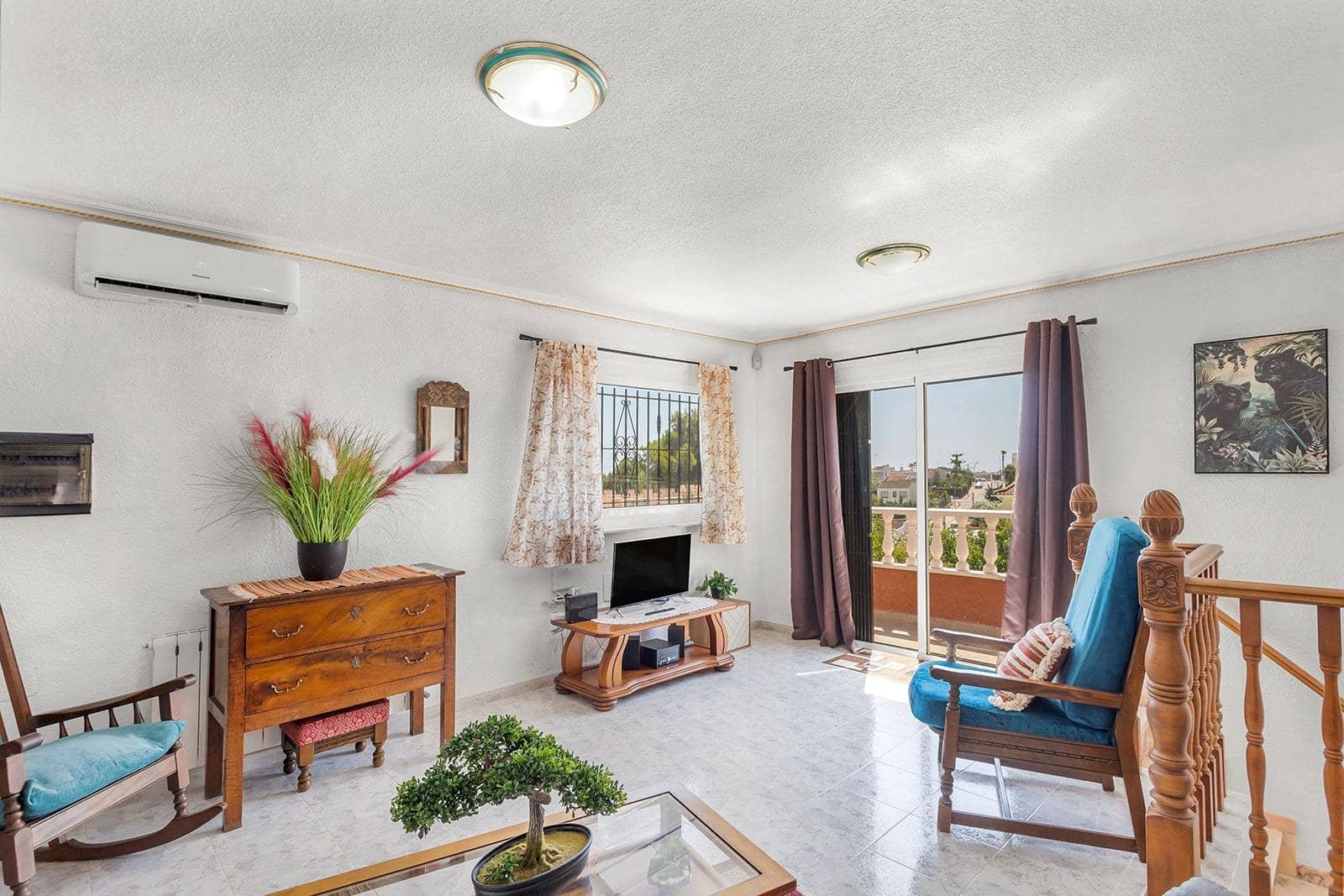 4 soveværelse Villa til salg i Torrevieja med swimmingpool garage - € 499.000 (Ref: 10004122)