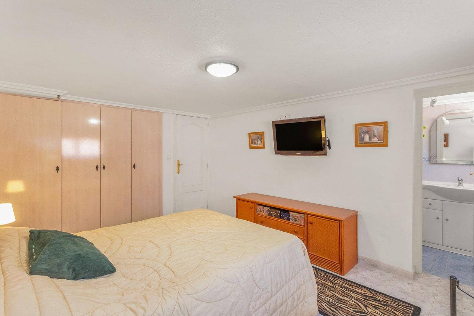 4 soveværelse Villa til salg i Torrevieja med swimmingpool garage - € 499.000 (Ref: 10004122)