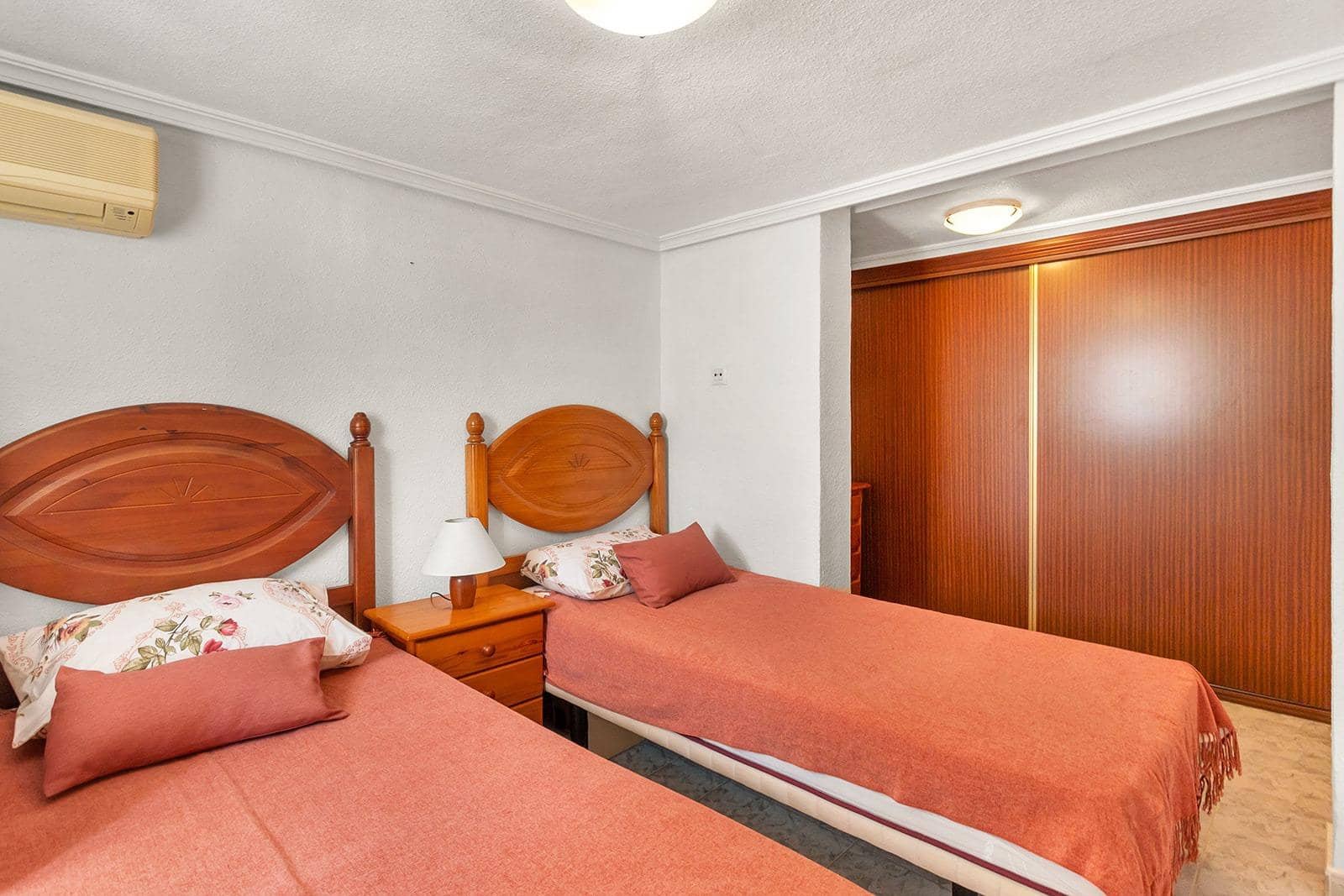 4 soveværelse Villa til salg i Torrevieja med swimmingpool garage - € 499.000 (Ref: 10004122)