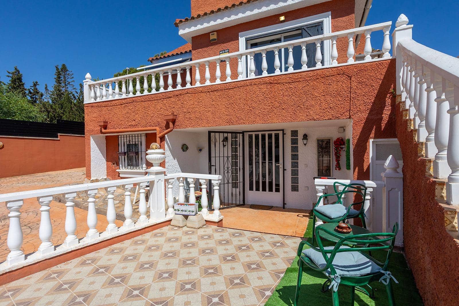 4 soveværelse Villa til salg i Torrevieja med swimmingpool garage - € 499.000 (Ref: 10004122)