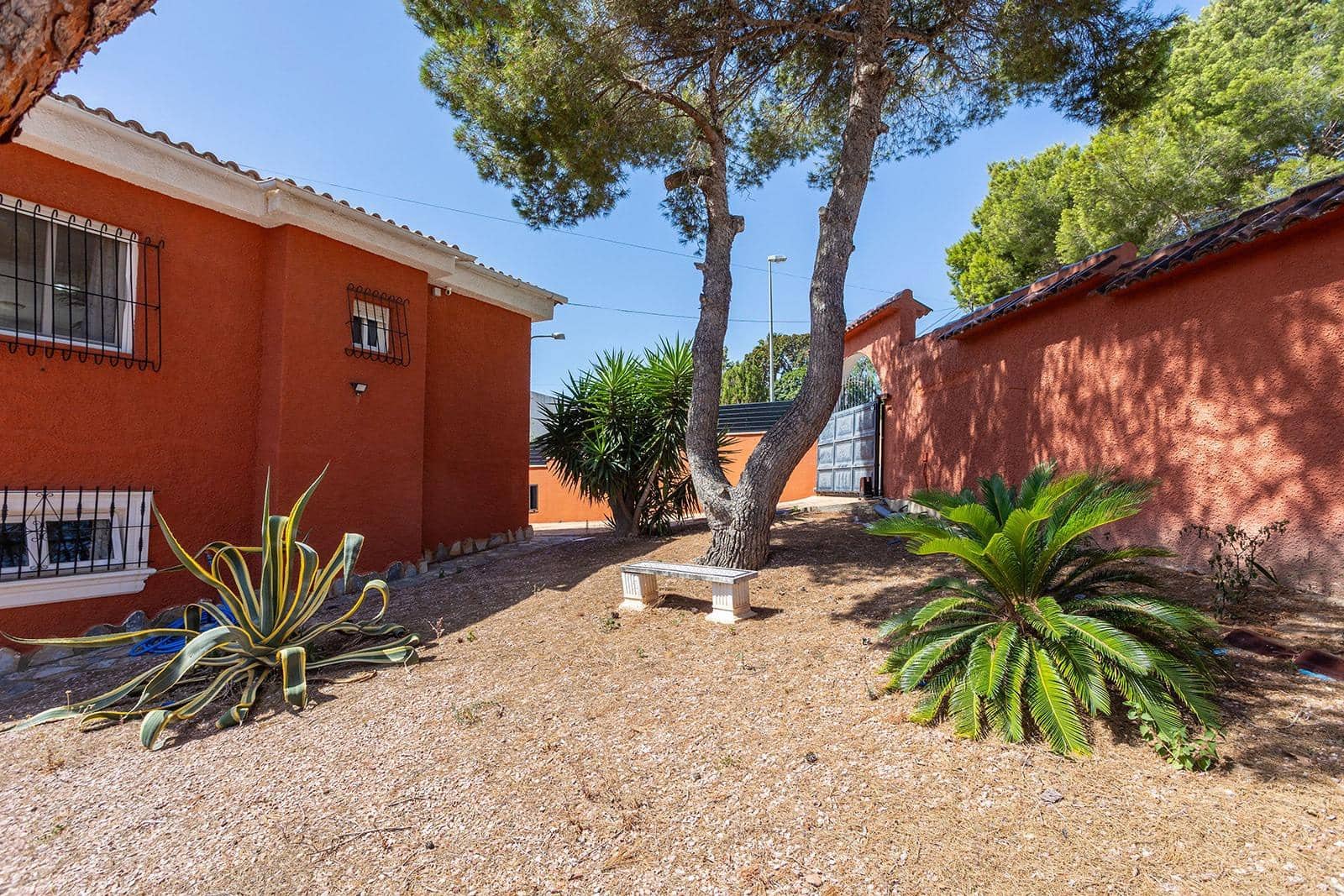 4 soveværelse Villa til salg i Torrevieja med swimmingpool garage - € 499.000 (Ref: 10004122)