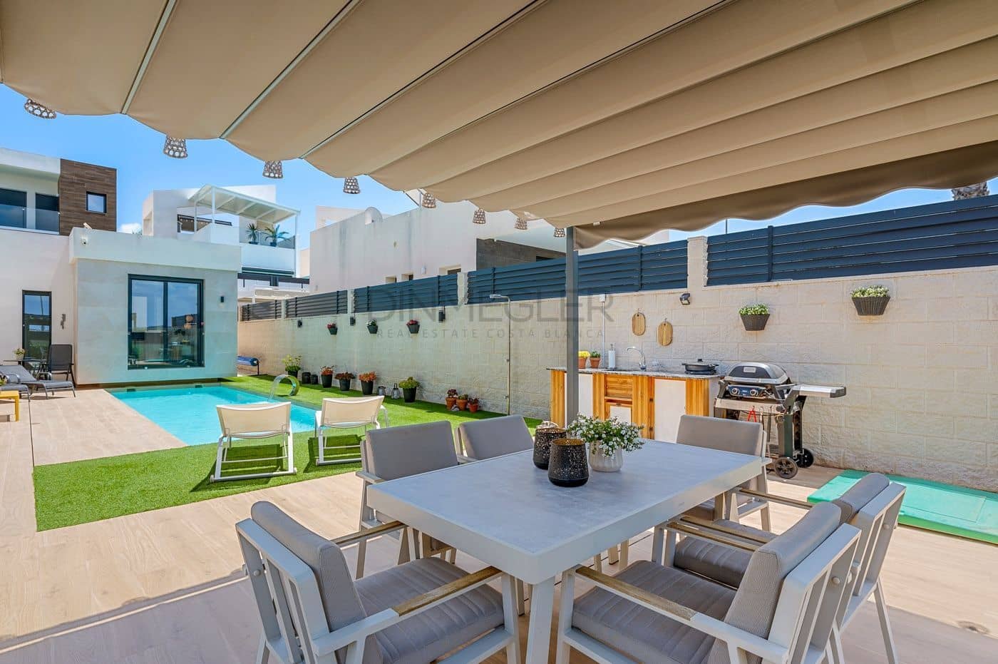 3 bedroom Villa for sale in Benijofar with pool garage - € 599,000 (Ref: 10038922)
