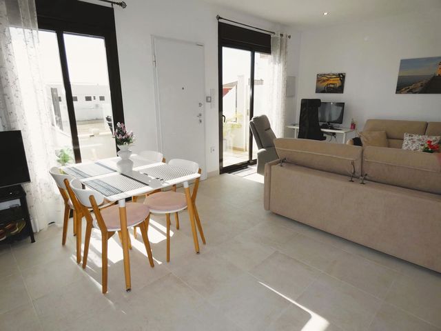 Bungalow de 2 habitaciones en Pilar de la Horadada en venta con piscina garaje - 279.000 € (Ref: 10115837)