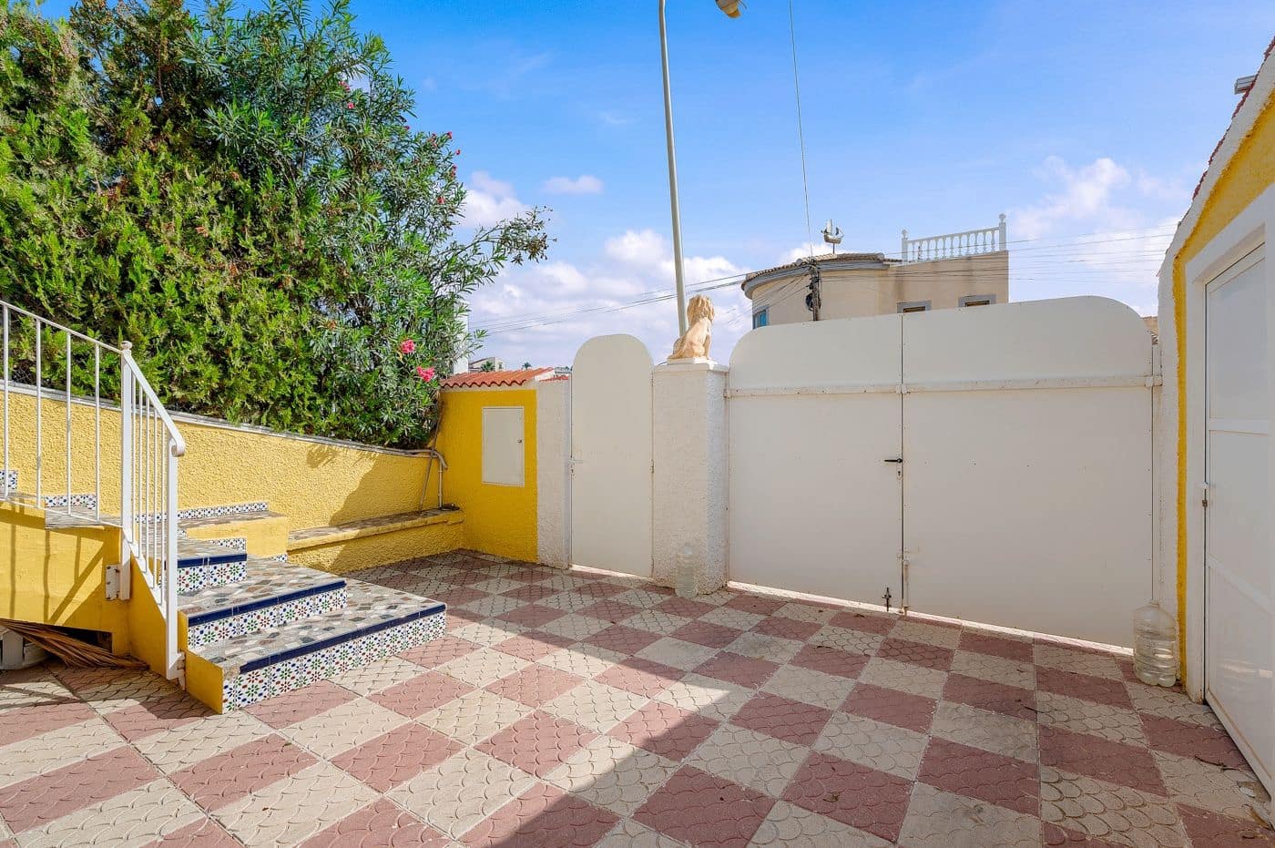 Chalet de 2 habitaciones en Rojales en venta con piscina garaje - 385.000 € (Ref: 10139922)
