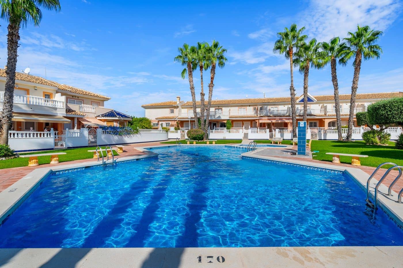 3 quarto Moradia em Banda para venda em Dona Pepa com piscina - 269 000 € (Ref: 10139923)