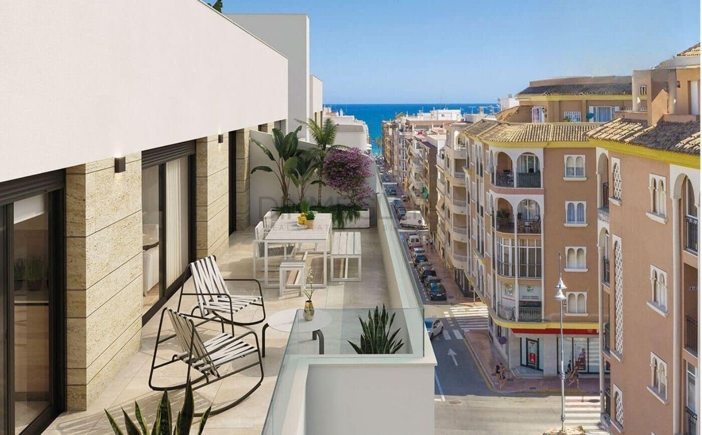 Ático de 3 habitaciones en Torrevieja en venta con piscina garaje - 460.000 € (Ref: 9076307)