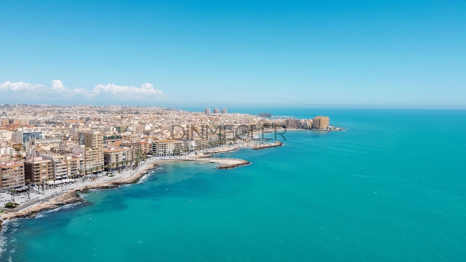 Ático de 3 habitaciones en Torrevieja en venta con piscina garaje - 460.000 € (Ref: 9076307)