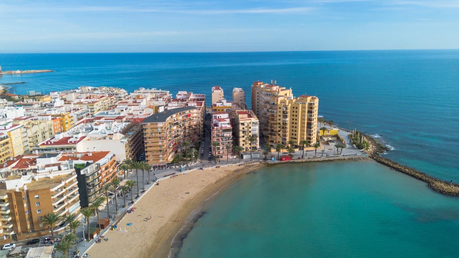 Ático de 3 habitaciones en Torrevieja en venta con piscina garaje - 460.000 € (Ref: 9076307)