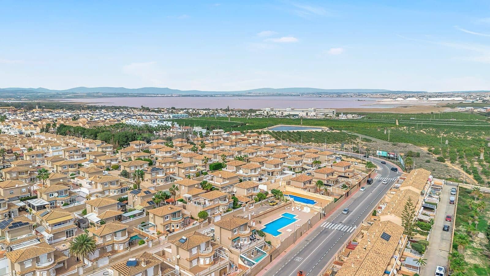 5 soverom Villa til salgs i Torrevieja med svømmebasseng - € 410 000 (Ref: 9085981)