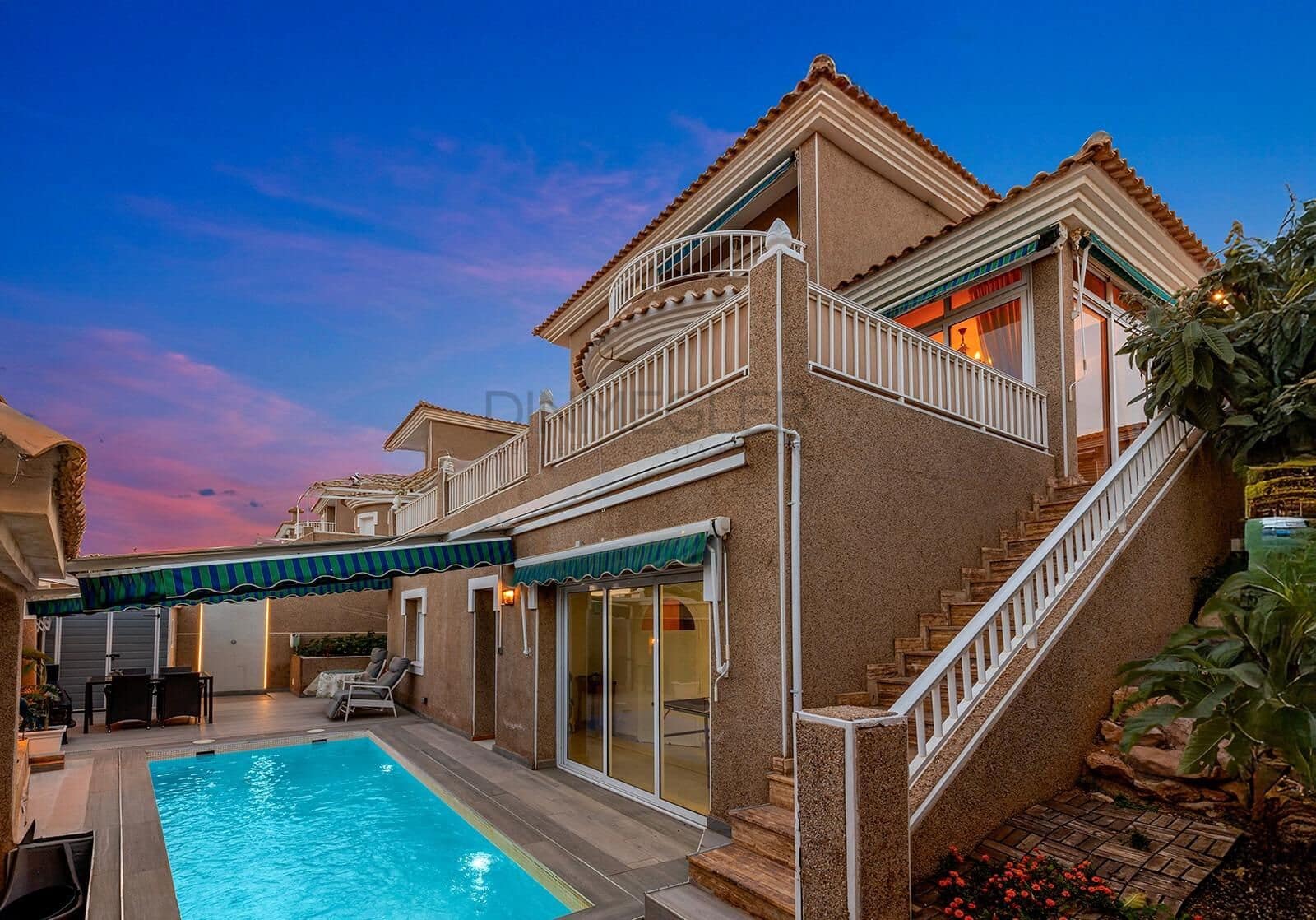 5 soverom Villa til salgs i Torrevieja med svømmebasseng - € 410 000 (Ref: 9085981)