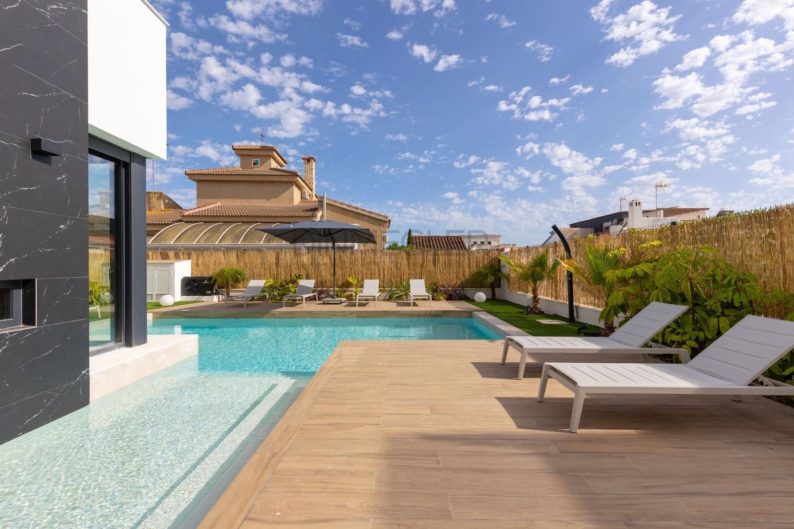 3 bedroom Villa for sale in Torrevieja with pool - € 795,000 (Ref: 9085984)