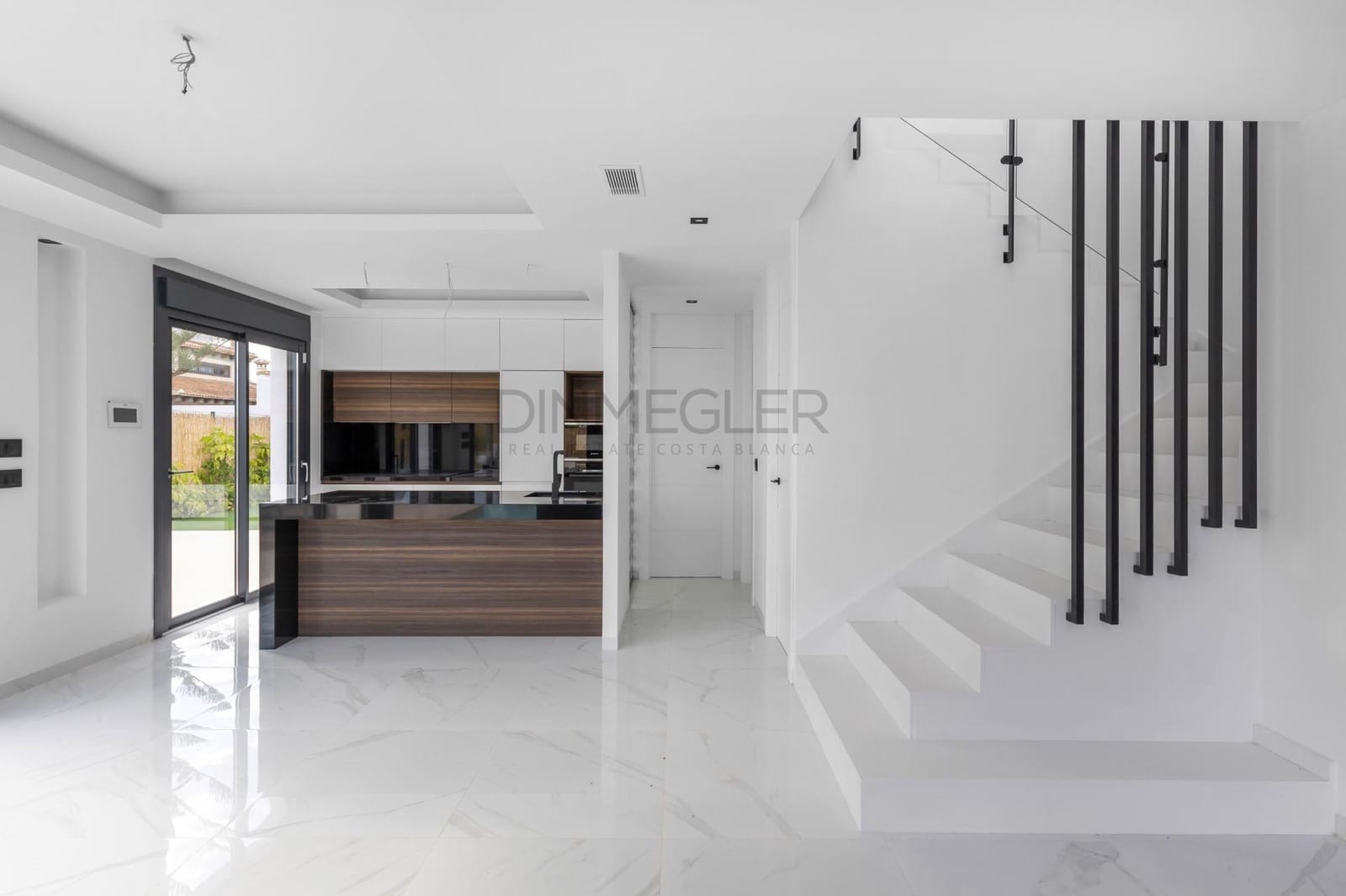 3 bedroom Villa for sale in Torrevieja with pool - € 795,000 (Ref: 9085984)