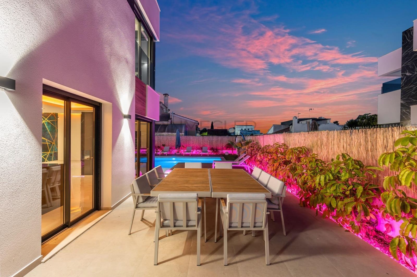 3 bedroom Villa for sale in Torrevieja with pool - € 795,000 (Ref: 9085984)