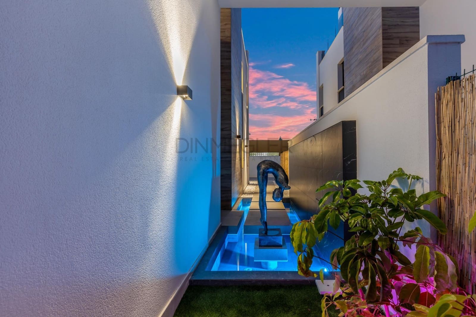 3 bedroom Villa for sale in Torrevieja with pool - € 795,000 (Ref: 9085984)