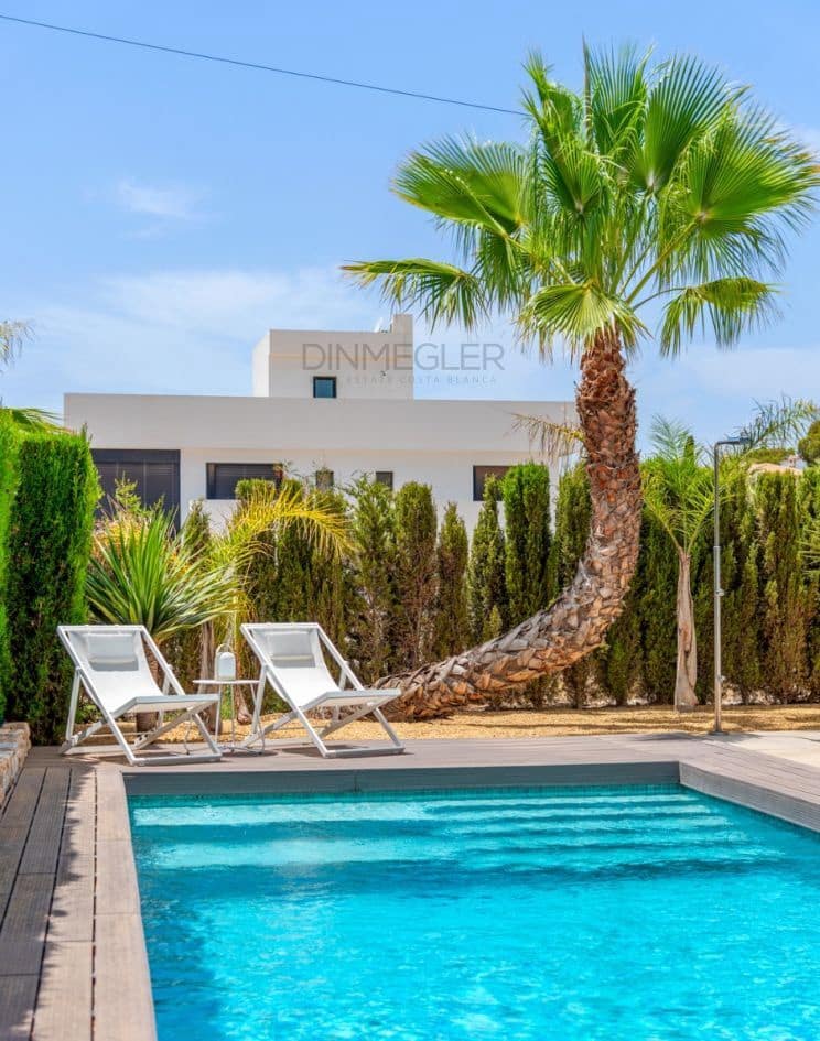 3 Zimmer Villa zu verkaufen in Ciudad Quesada mit Pool - 740.000 € (Ref: 9089971)