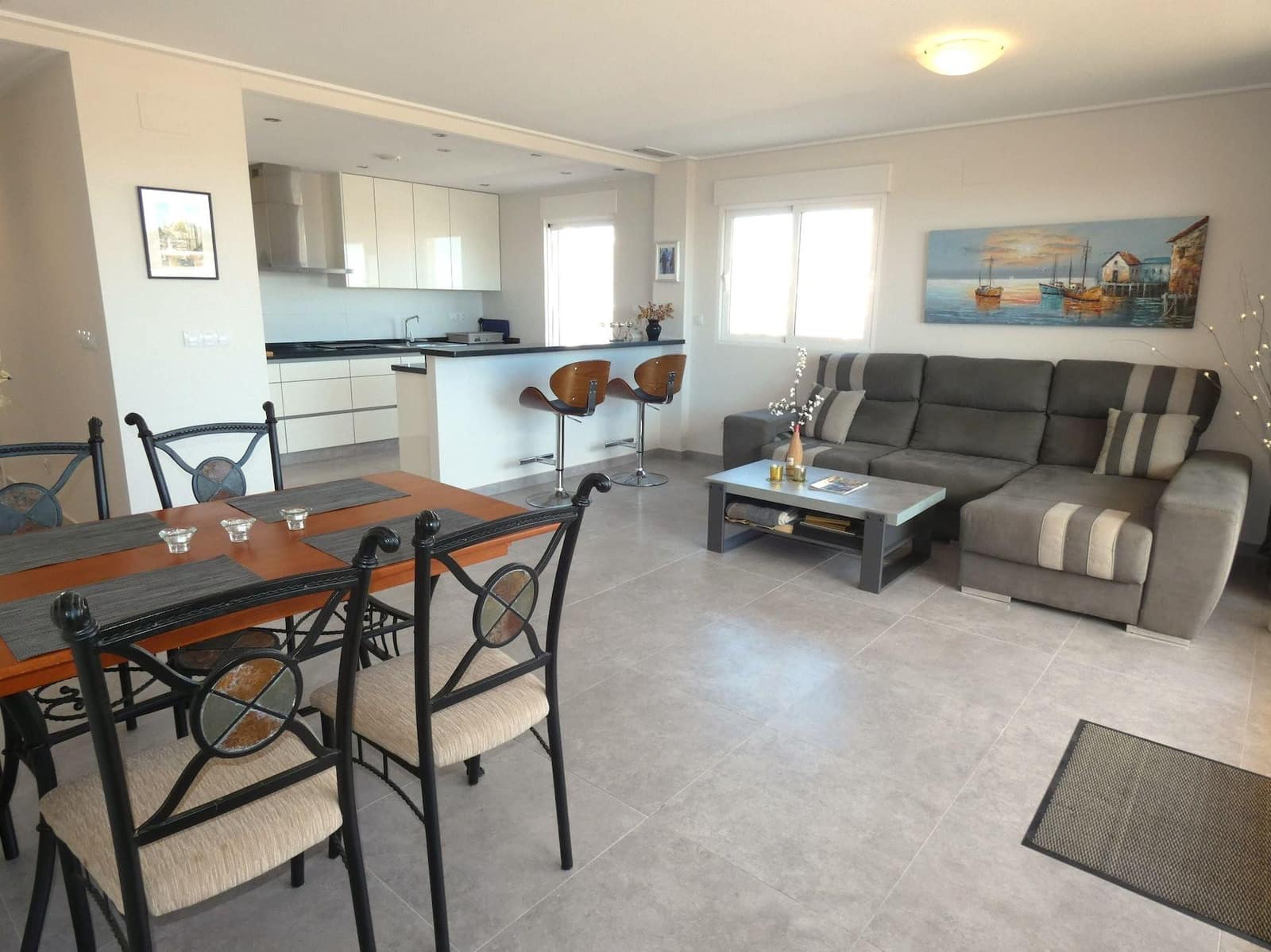 Apartamento de 3 habitaciones en Torrevieja en venta con piscina garaje - 299.000 € (Ref: 9096127)
