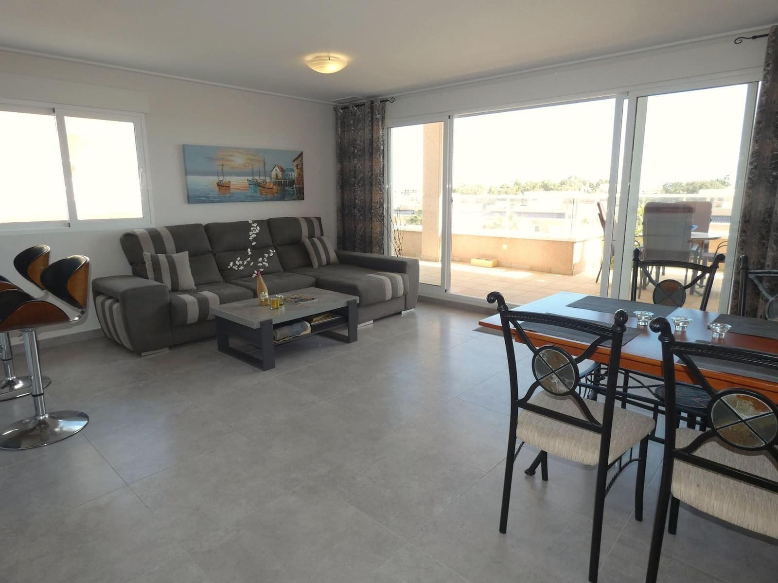 Apartamento de 3 habitaciones en Torrevieja en venta con piscina garaje - 299.000 € (Ref: 9096127)