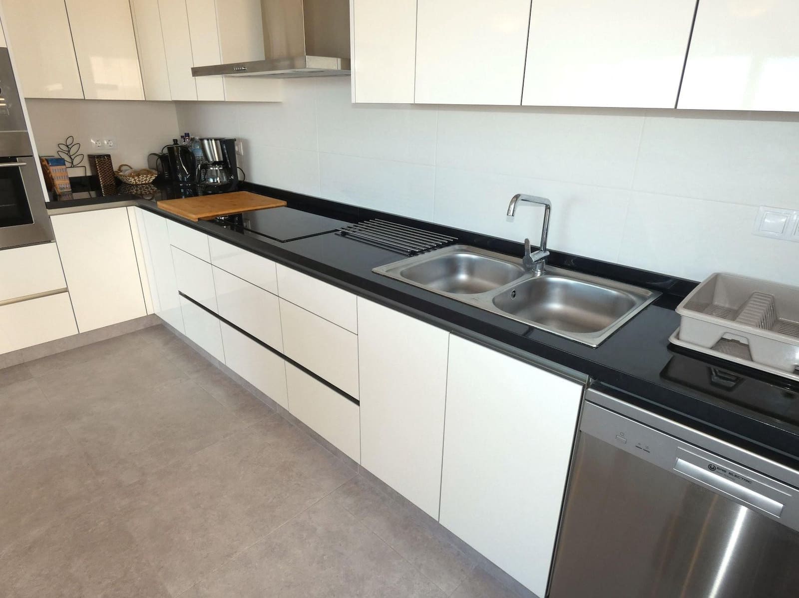 Apartamento de 3 habitaciones en Torrevieja en venta con piscina garaje - 299.000 € (Ref: 9096127)