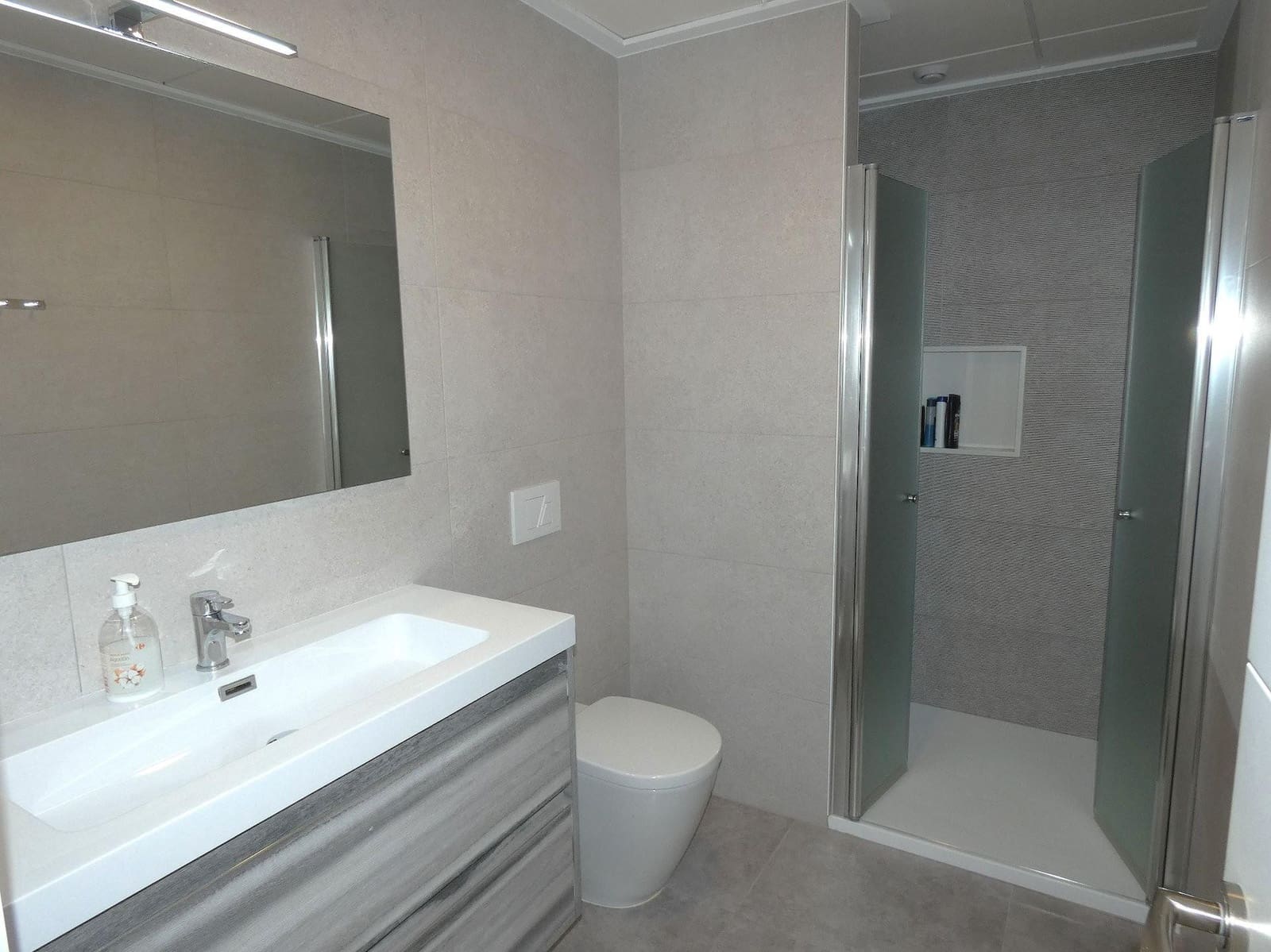 Apartamento de 3 habitaciones en Torrevieja en venta con piscina garaje - 299.000 € (Ref: 9096127)