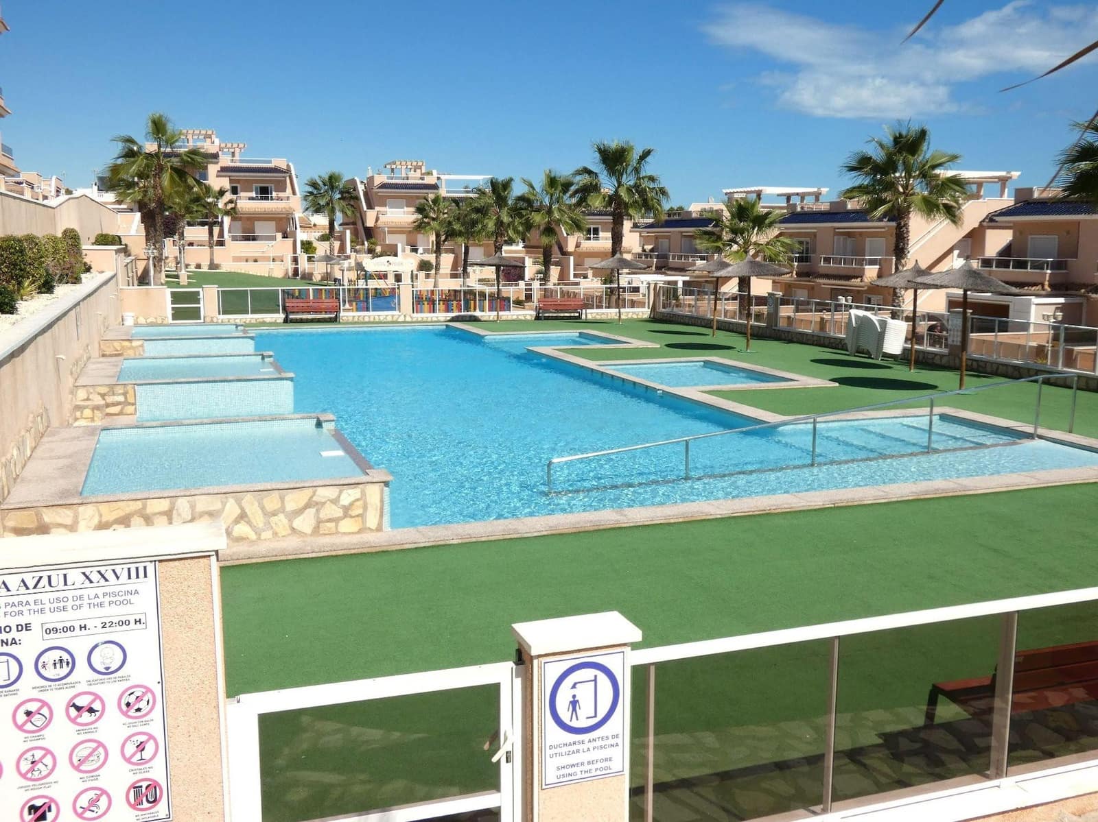 Apartamento de 3 habitaciones en Torrevieja en venta con piscina garaje - 299.000 € (Ref: 9096127)