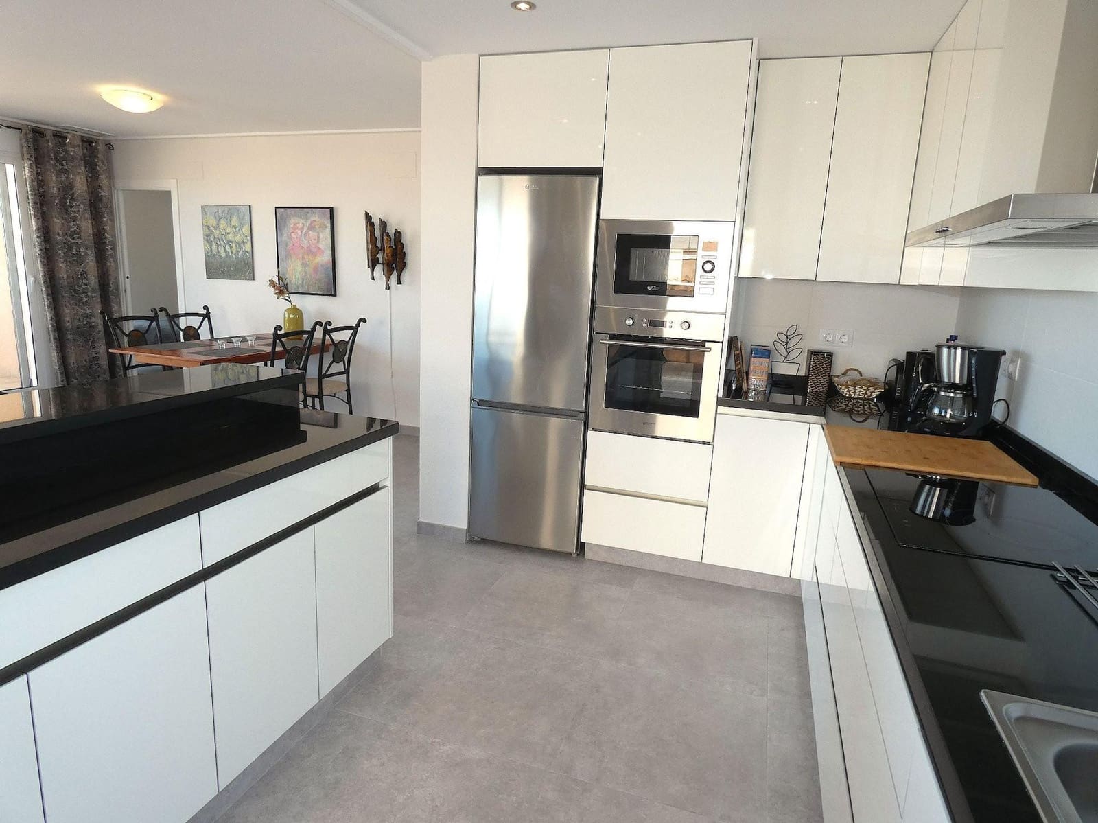 Apartamento de 3 habitaciones en Torrevieja en venta con piscina garaje - 299.000 € (Ref: 9096127)