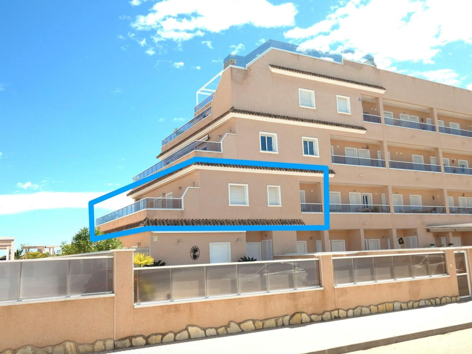 Apartamento de 3 habitaciones en Torrevieja en venta con piscina garaje - 299.000 € (Ref: 9096127)