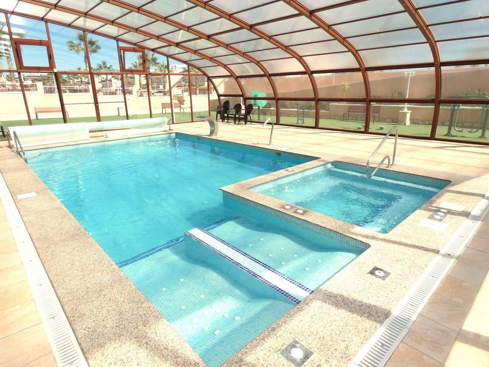 Apartamento de 3 habitaciones en Torrevieja en venta con piscina garaje - 299.000 € (Ref: 9096127)