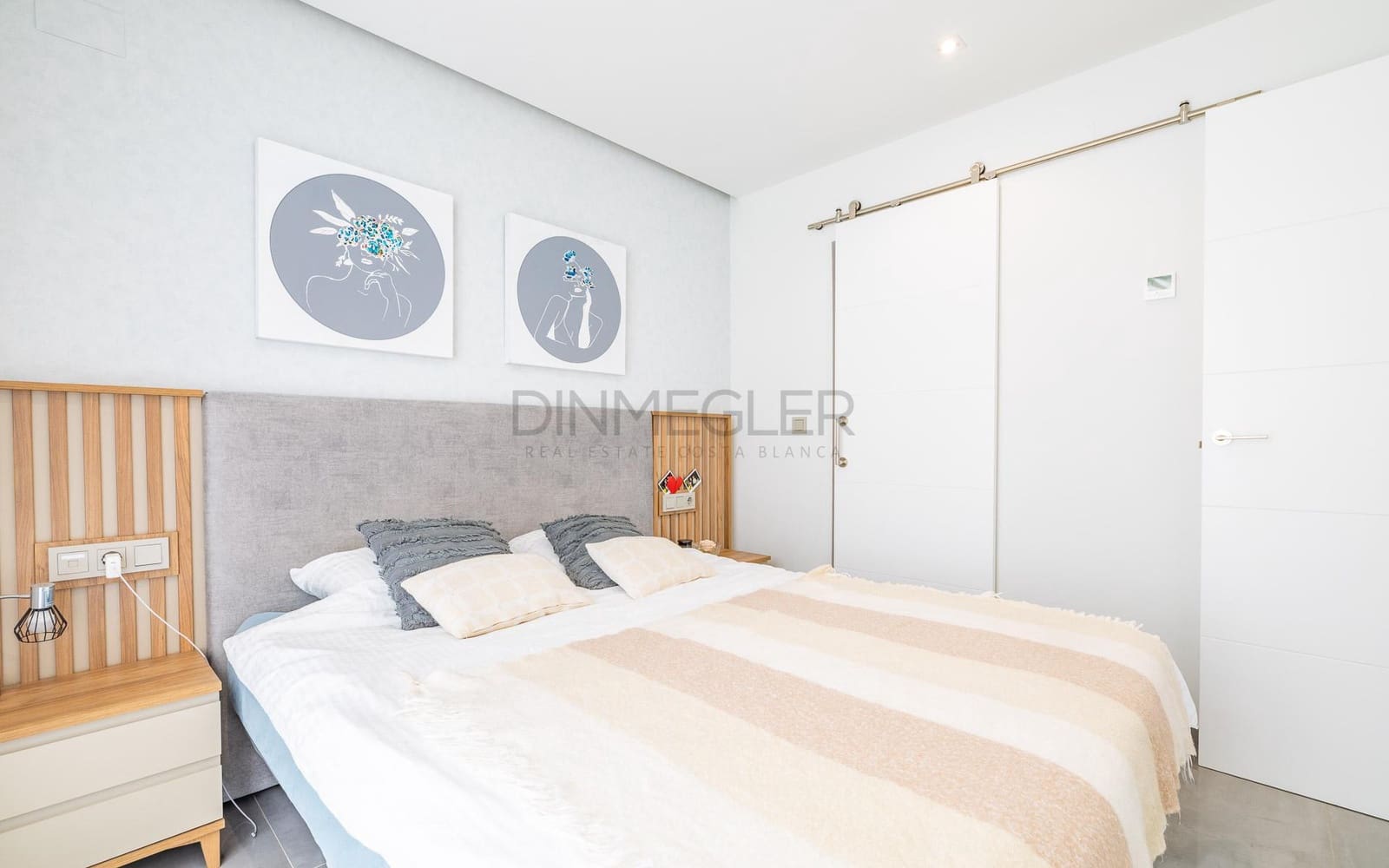 3 soverom Villa til salgs i Torrevieja med svømmebasseng garasje - € 670 000 (Ref: 9096132)