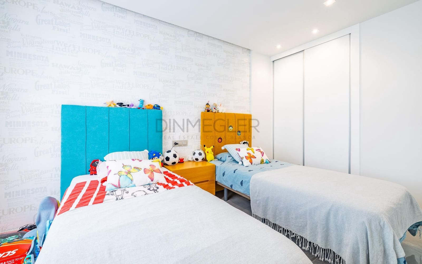 3 soverom Villa til salgs i Torrevieja med svømmebasseng garasje - € 670 000 (Ref: 9096132)