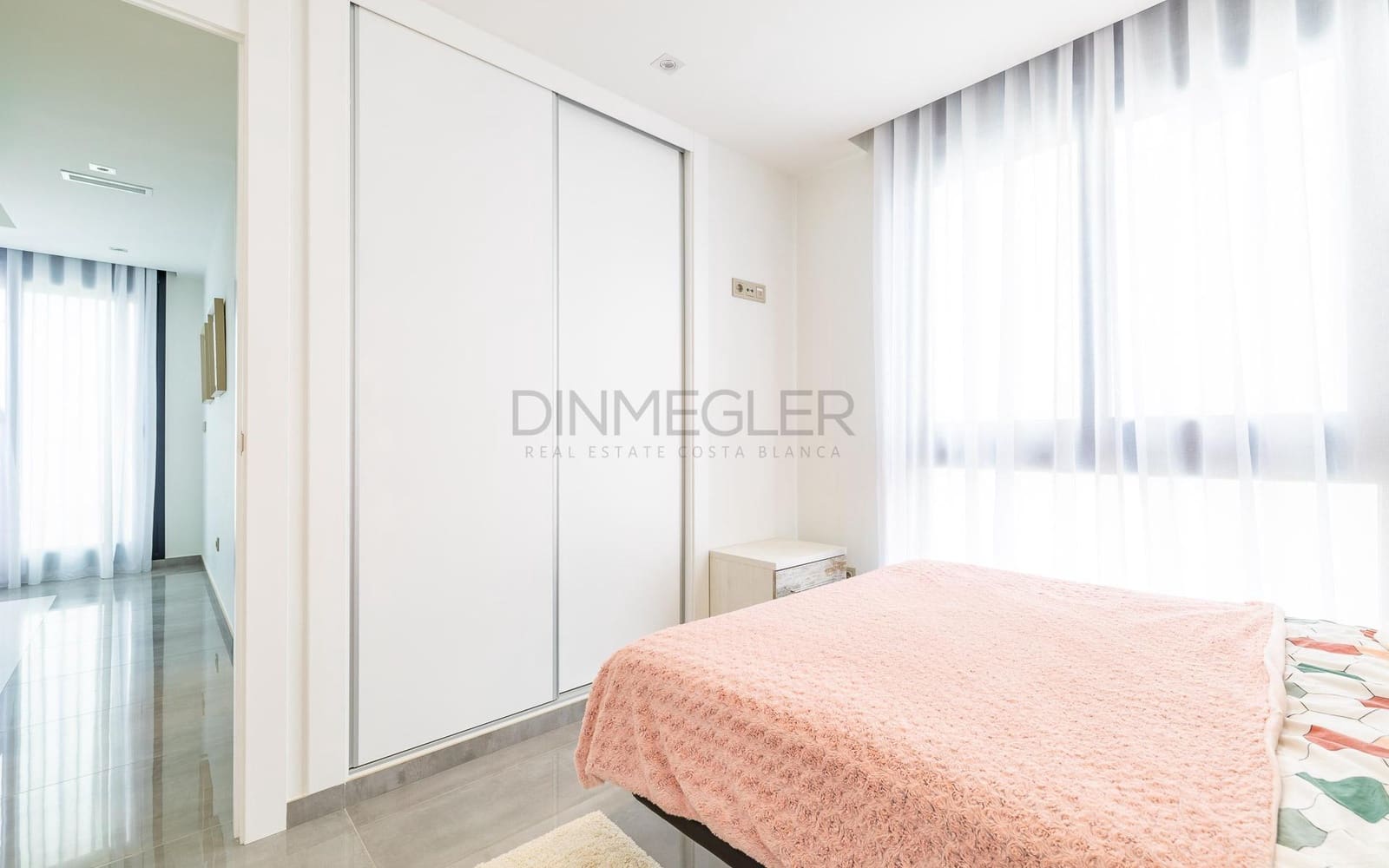 3 soverom Villa til salgs i Torrevieja med svømmebasseng garasje - € 670 000 (Ref: 9096132)