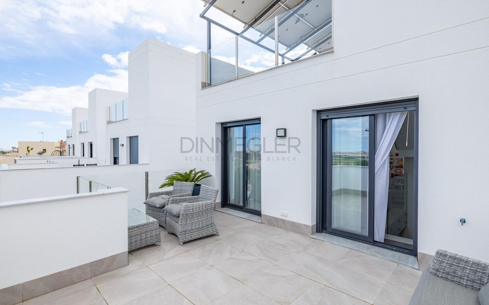 3 soverom Villa til salgs i Torrevieja med svømmebasseng garasje - € 670 000 (Ref: 9096132)