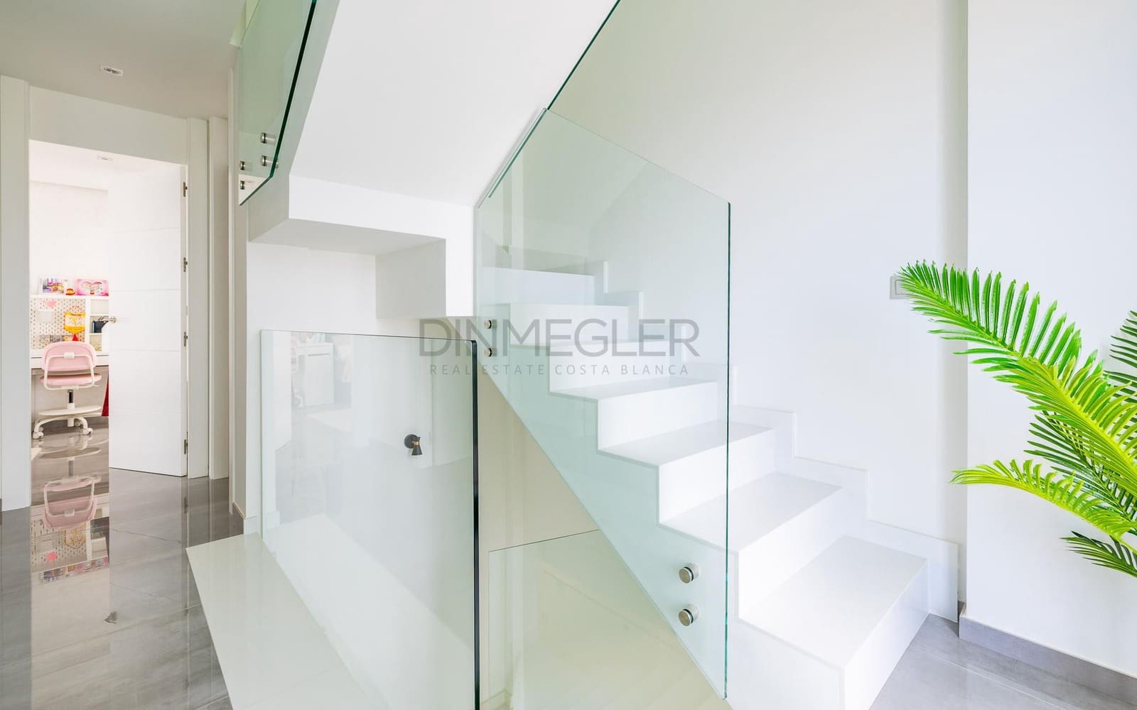 3 soverom Villa til salgs i Torrevieja med svømmebasseng garasje - € 670 000 (Ref: 9096132)