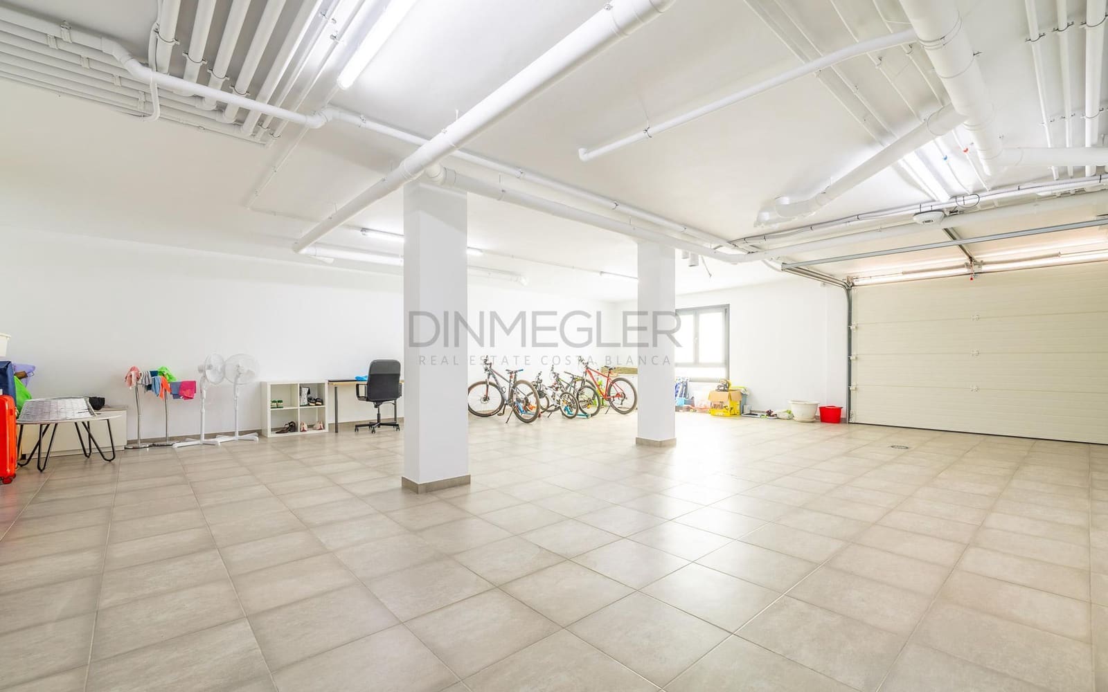 3 soverom Villa til salgs i Torrevieja med svømmebasseng garasje - € 670 000 (Ref: 9096132)