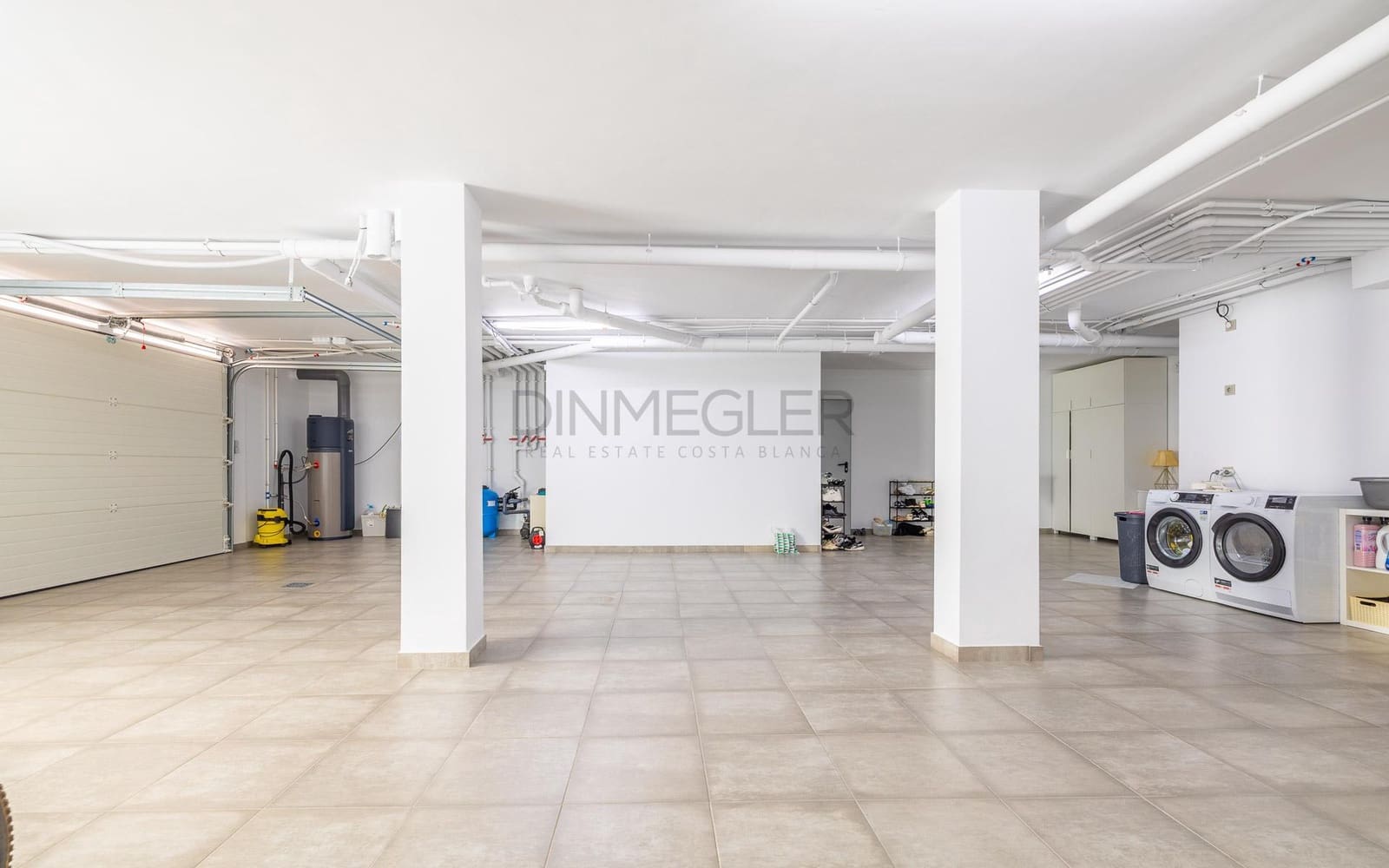 3 soverom Villa til salgs i Torrevieja med svømmebasseng garasje - € 670 000 (Ref: 9096132)