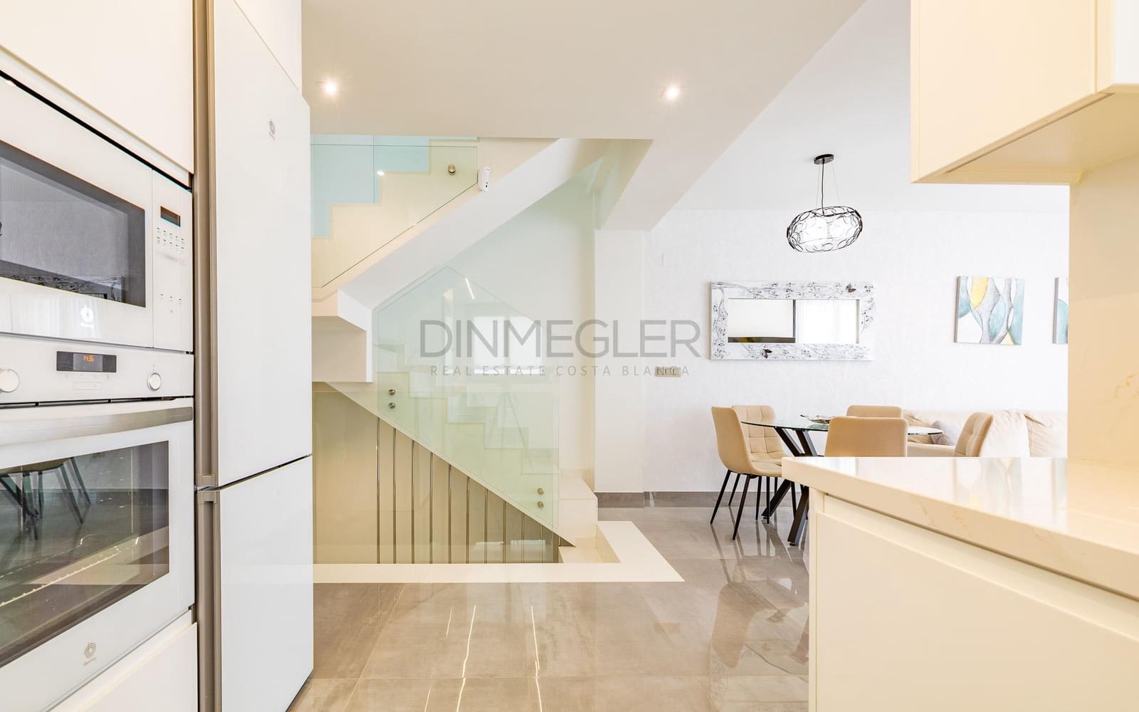 3 soverom Villa til salgs i Torrevieja med svømmebasseng garasje - € 670 000 (Ref: 9096132)