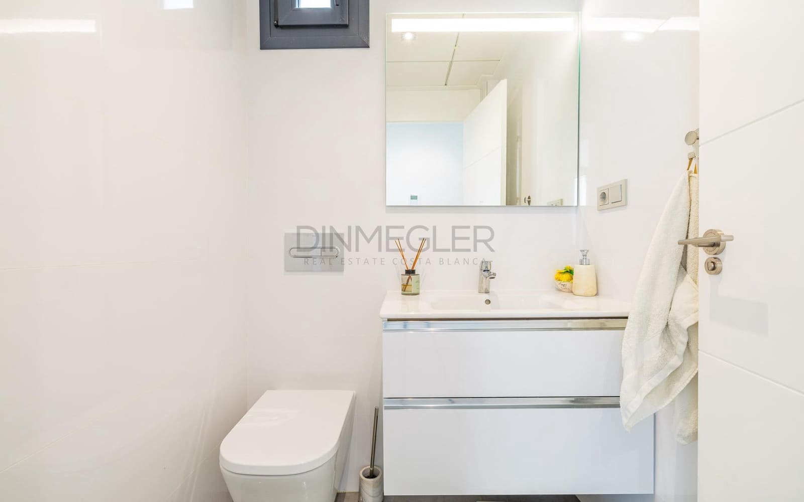 3 soverom Villa til salgs i Torrevieja med svømmebasseng garasje - € 670 000 (Ref: 9096132)