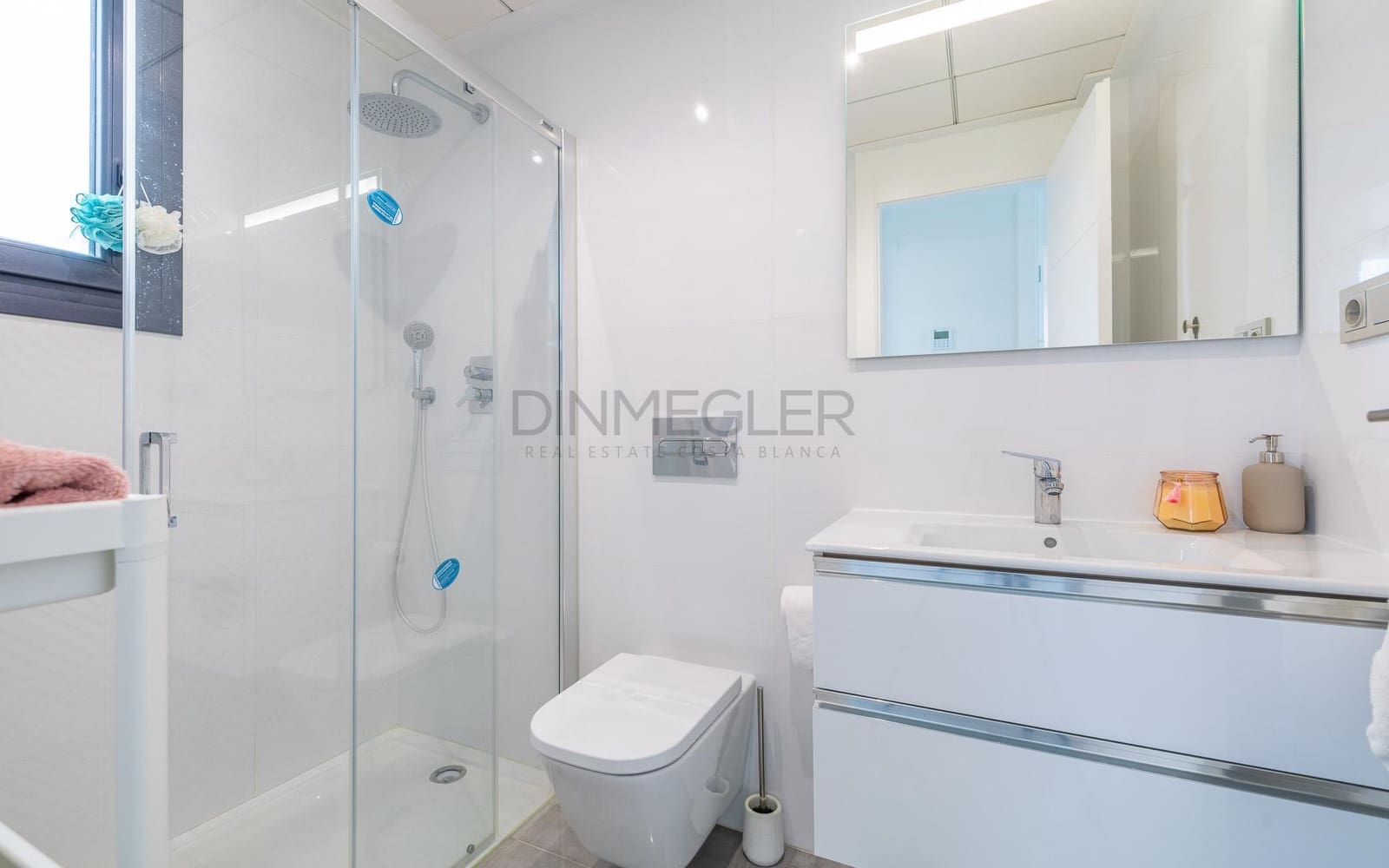 3 soverom Villa til salgs i Torrevieja med svømmebasseng garasje - € 670 000 (Ref: 9096132)