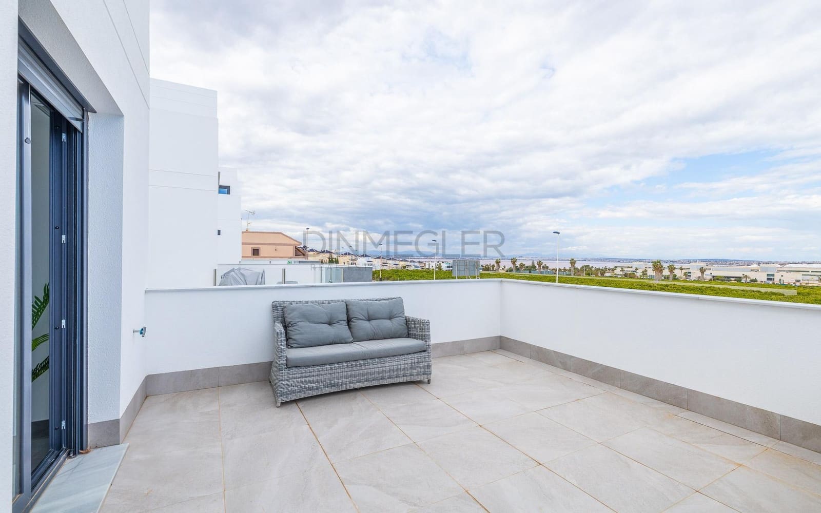 3 soverom Villa til salgs i Torrevieja med svømmebasseng garasje - € 670 000 (Ref: 9096132)