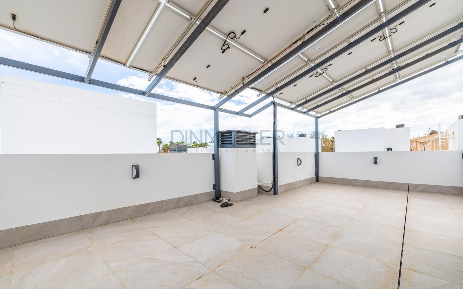 3 soverom Villa til salgs i Torrevieja med svømmebasseng garasje - € 670 000 (Ref: 9096132)