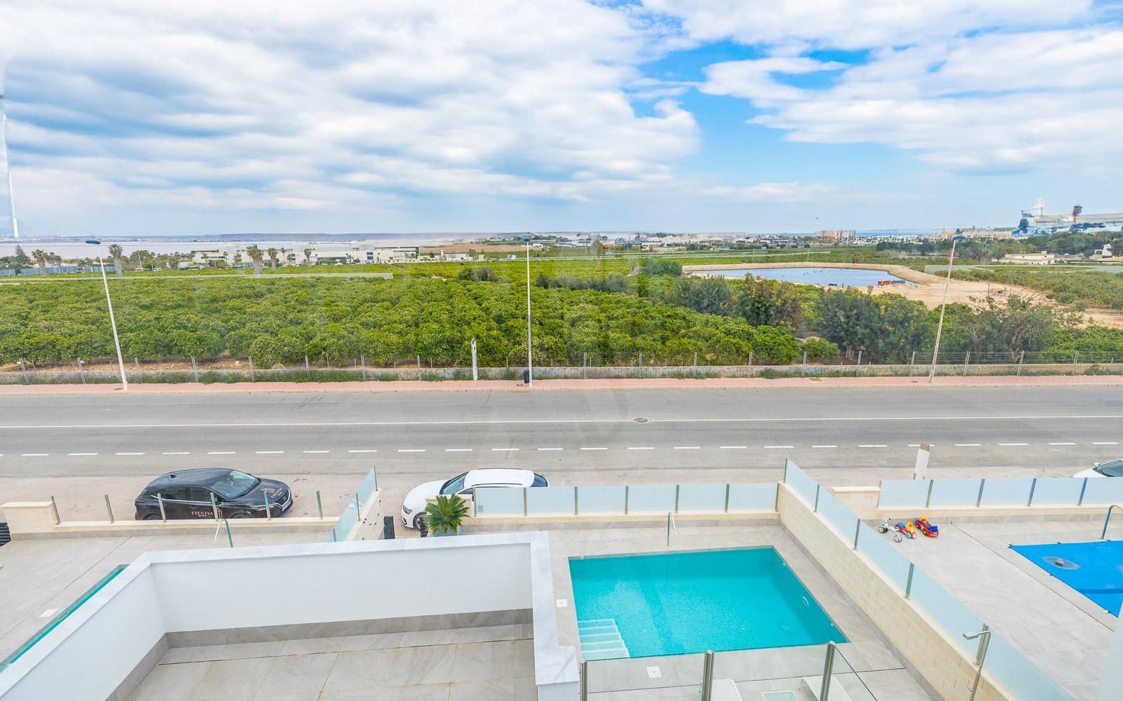 3 soverom Villa til salgs i Torrevieja med svømmebasseng garasje - € 670 000 (Ref: 9096132)