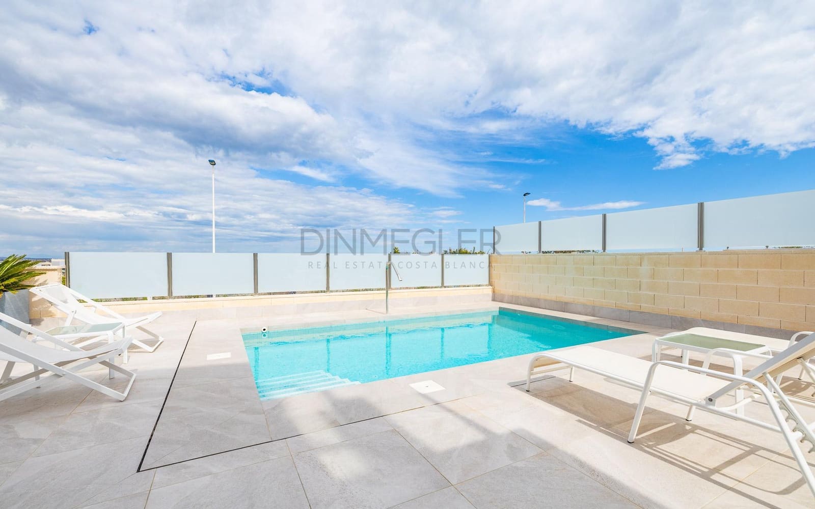 3 soverom Villa til salgs i Torrevieja med svømmebasseng garasje - € 670 000 (Ref: 9096132)