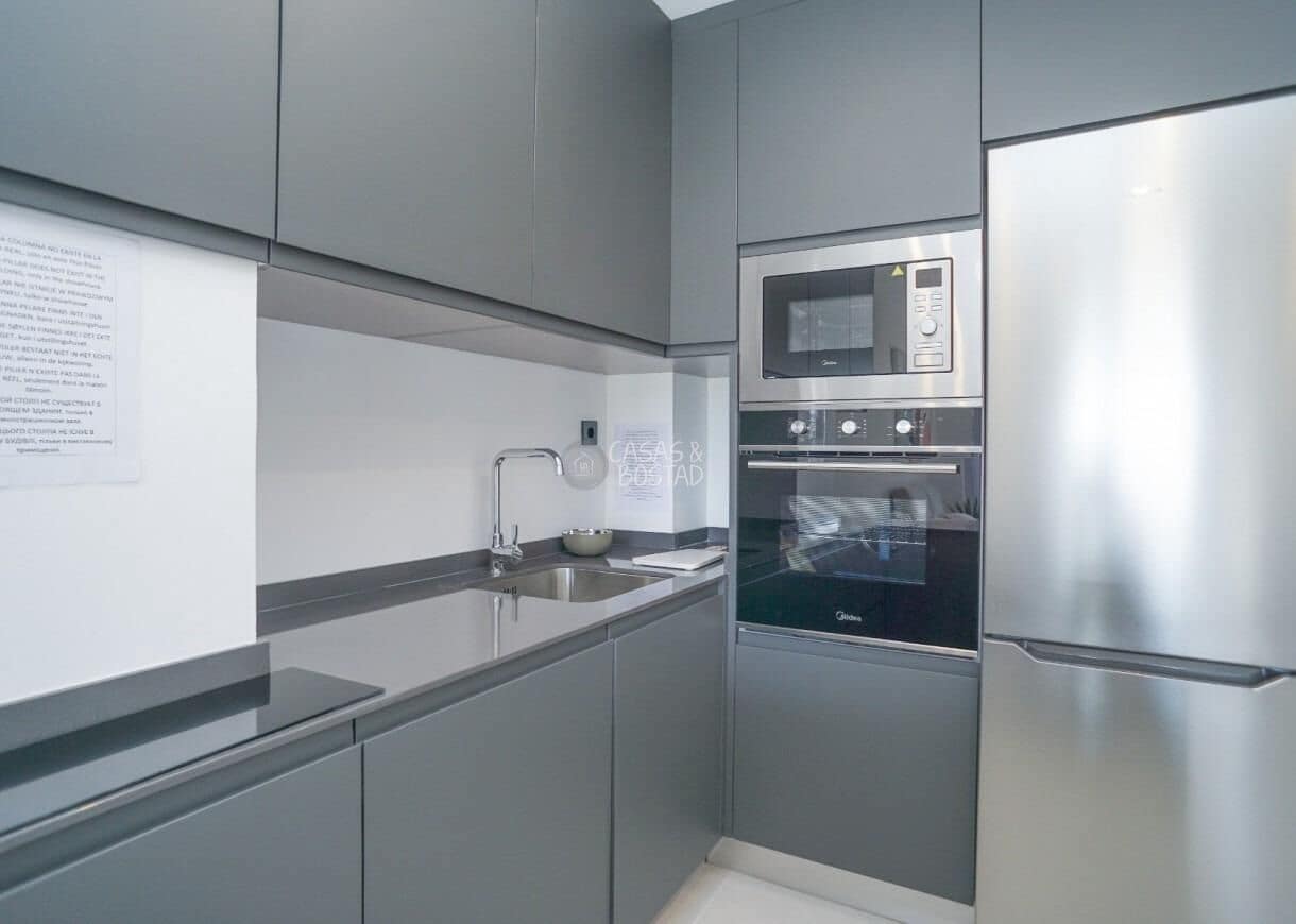 2 makuuhuone Huoneisto myytävänä paikassa Torrevieja mukana uima-altaan - 285 000 € (Ref: 9096156)