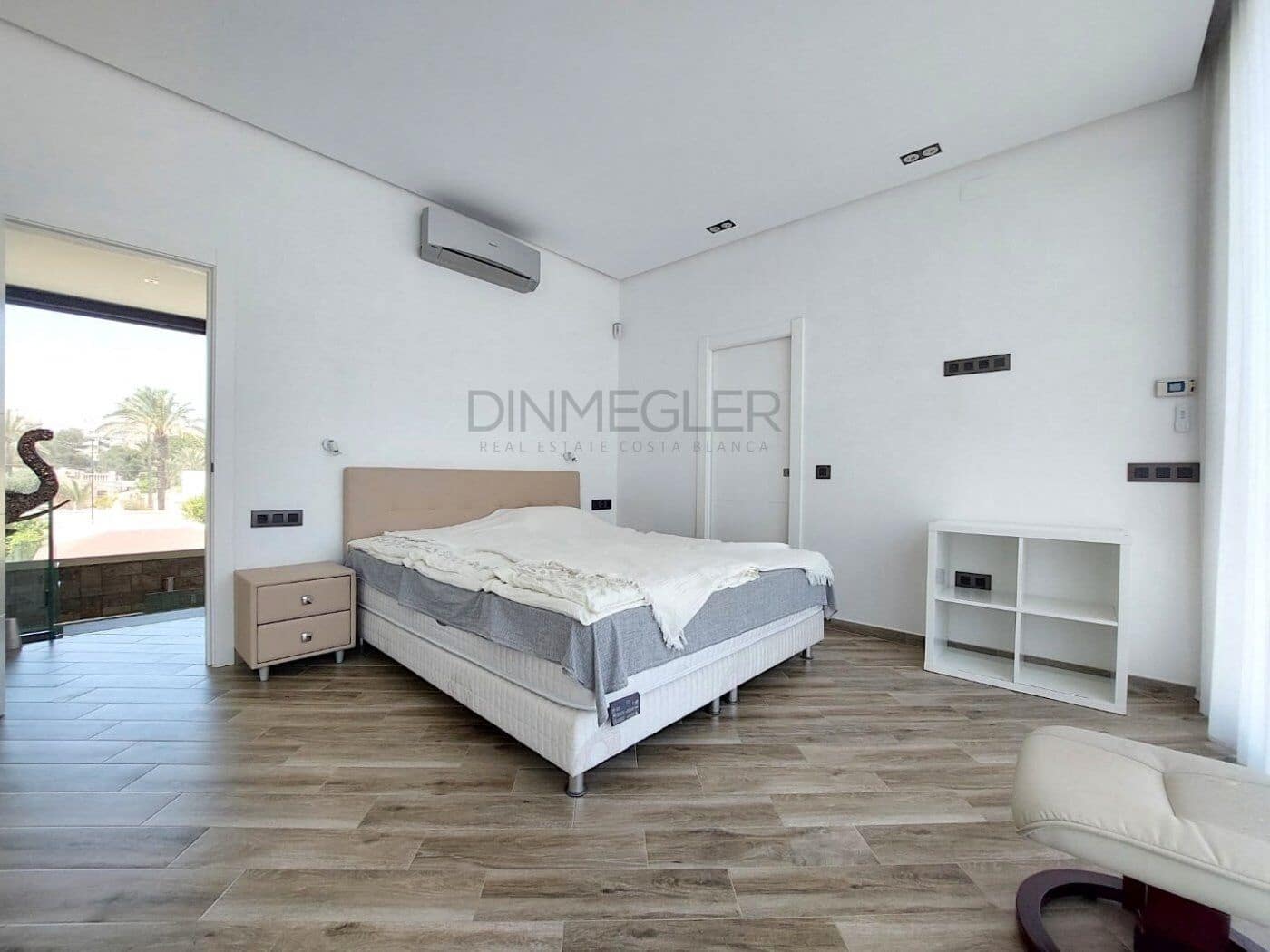 3 bedroom Villa for sale in Torrevieja with pool garage - € 709,000 (Ref: 9110507)