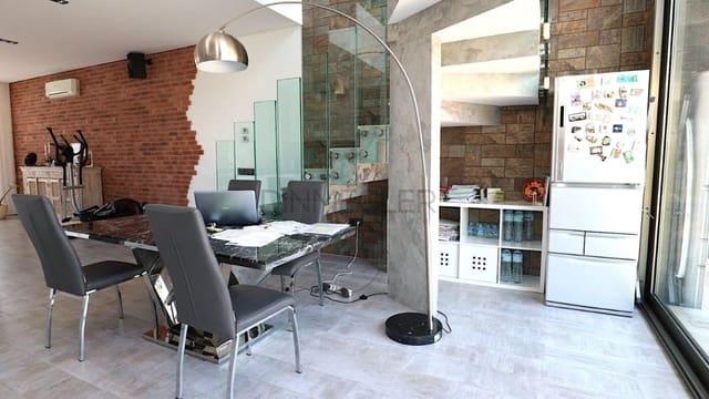 Chalet de 3 habitaciones en Torrevieja en venta con piscina garaje - 709.000 € (Ref: 9110507)